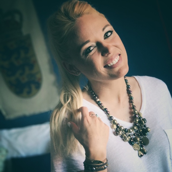 Meet your Posher, Danielle - Picture 6 of 8